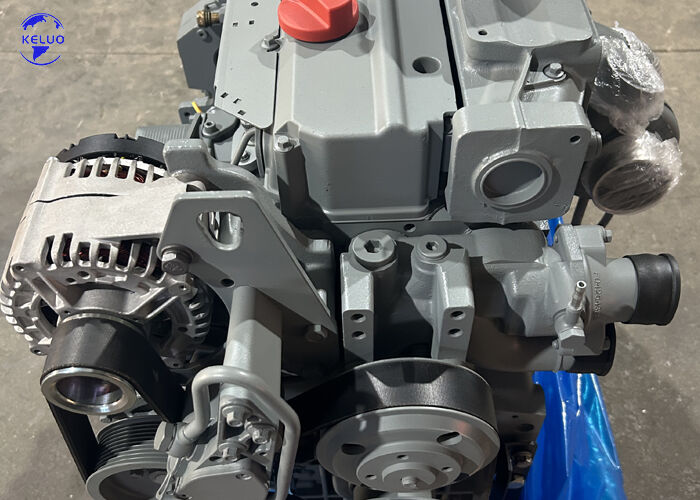 محرك BF4M2012C / BF4M2012 الجديد بالكامل 98كيلوواط، 2100 دورة في الدقيقة لأدوات الطريق الاهتزازية.